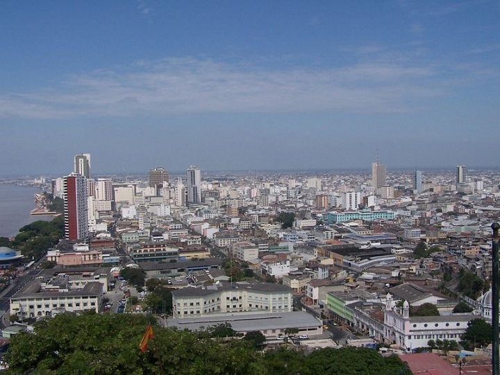 Vue de Guayaquil, en 2007. Crédits : Charles Pence (Creative Commons) 