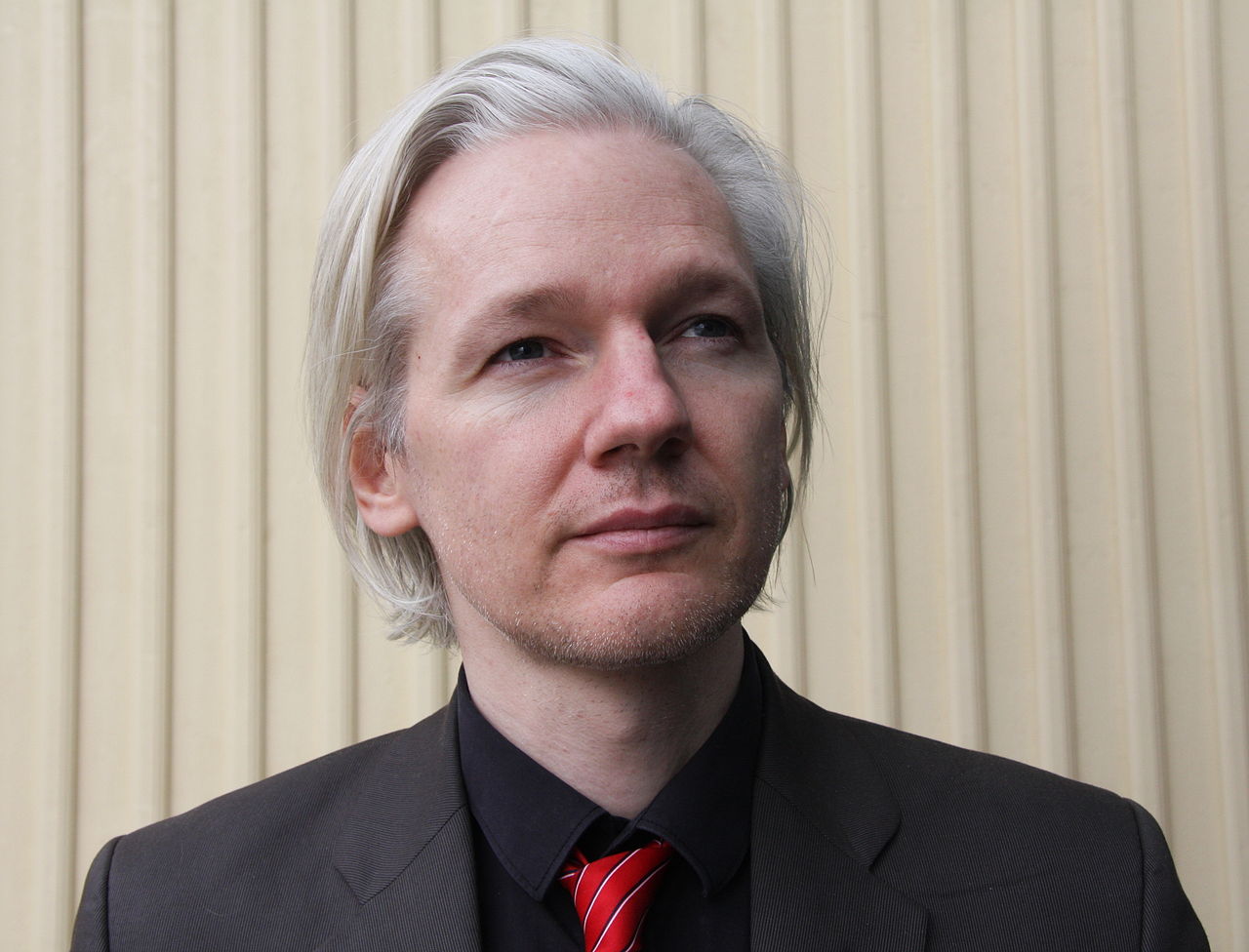 Wikileaks Le Lanceur Dalerte Julian Assange Arrêté Par La Police Au Sein De Lambassade De L